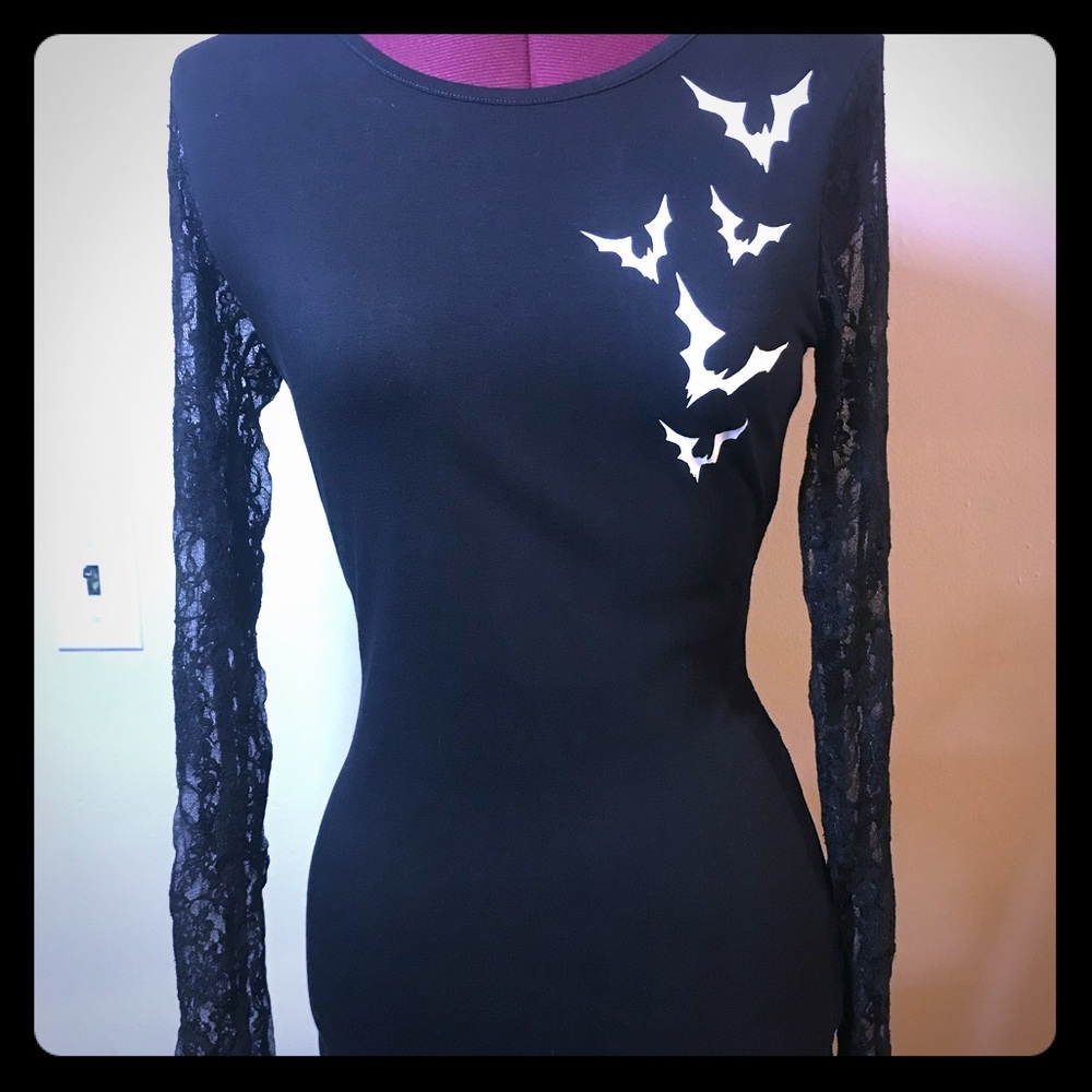Too Fast Kelly long sleeve lace bat top